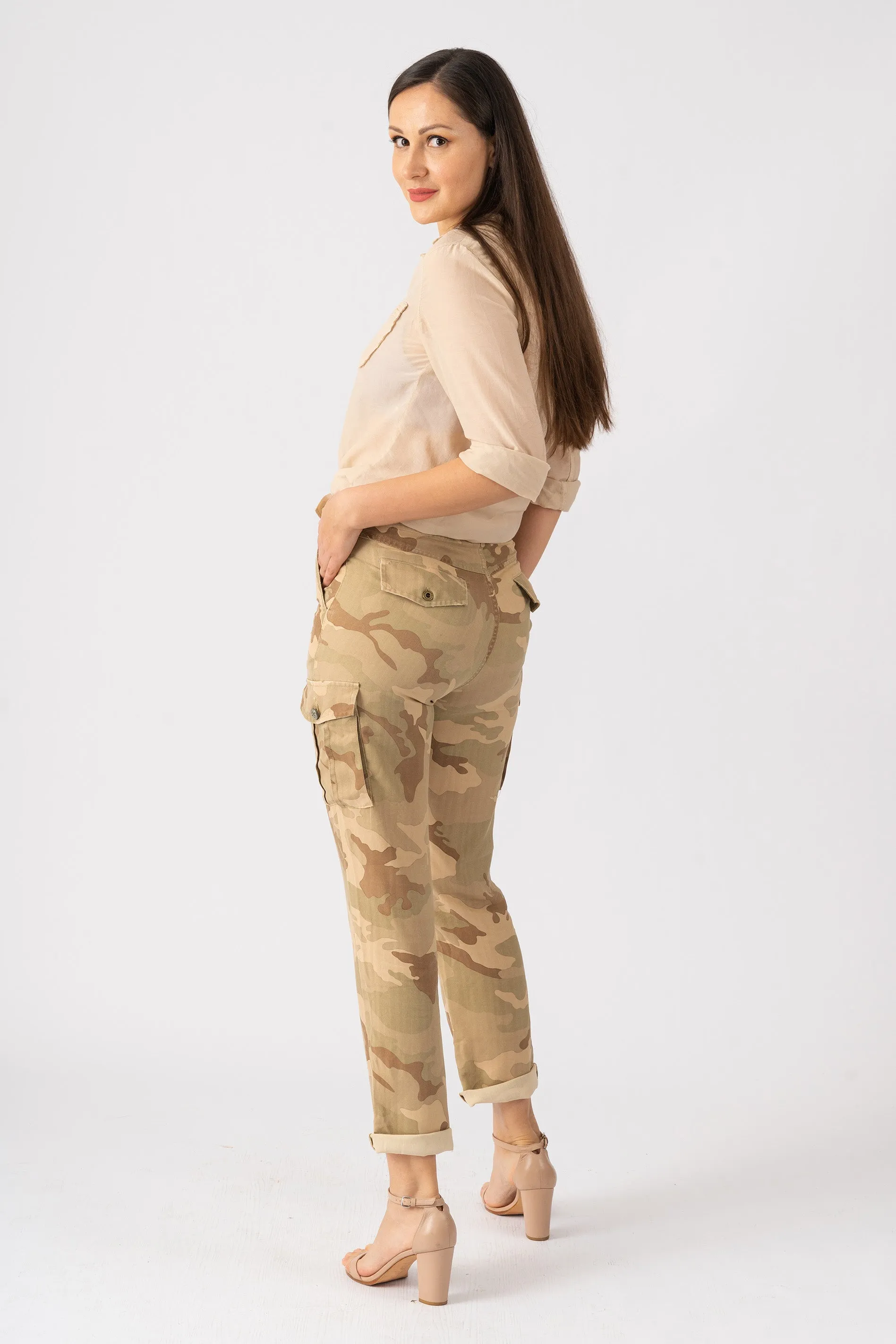 100% Silk rolled cargo pants in Beige Camo