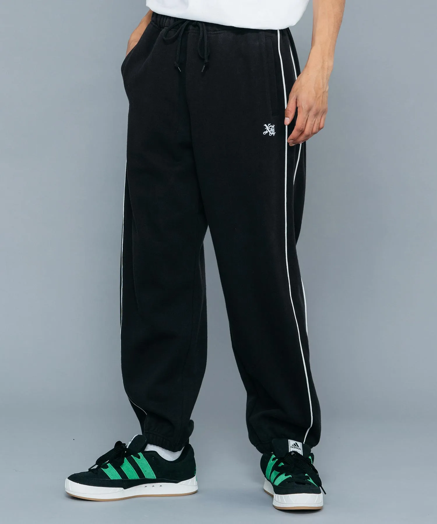 EMBROIDERED LOGO PIPING SWEAT PANTS